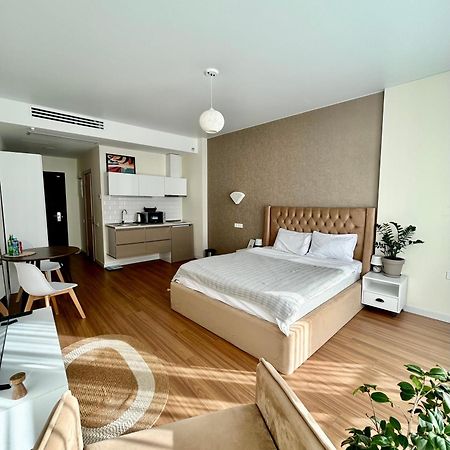 White Apartment Batoemi Buitenkant foto
